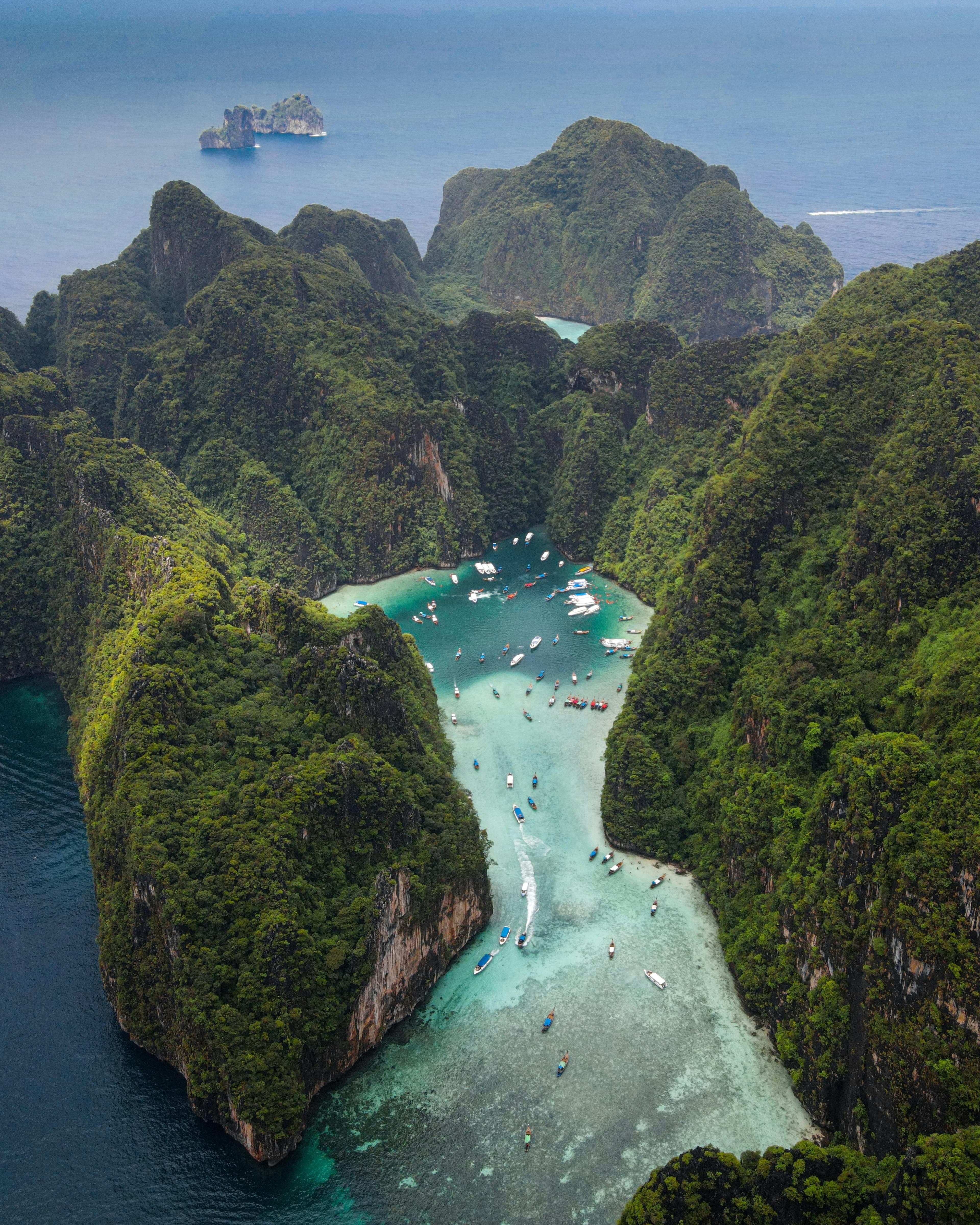 Phi Phi Islands luxury private boat tour in krabi